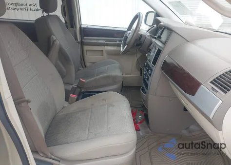 2010 Chrysler Town & Country Touring из США, поврежденный, VIN 2A4RR5DX0AR472654